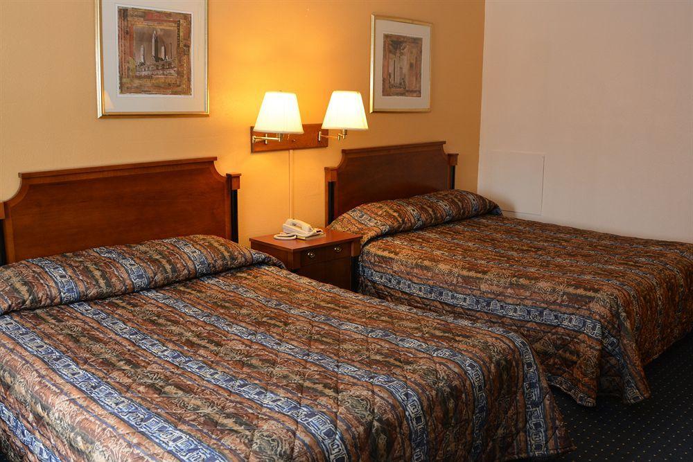 Americas Value Motel Geneva